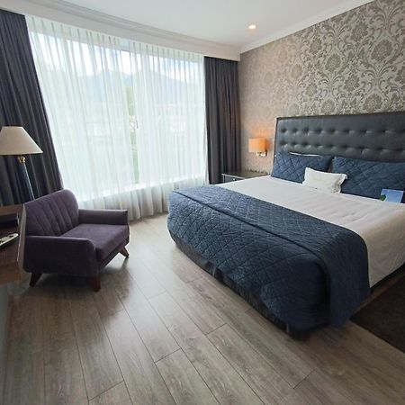 Aparta Hotel Torres De Suites Quito Buitenkant foto