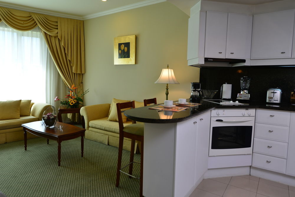 Aparta Hotel Torres De Suites Quito Buitenkant foto